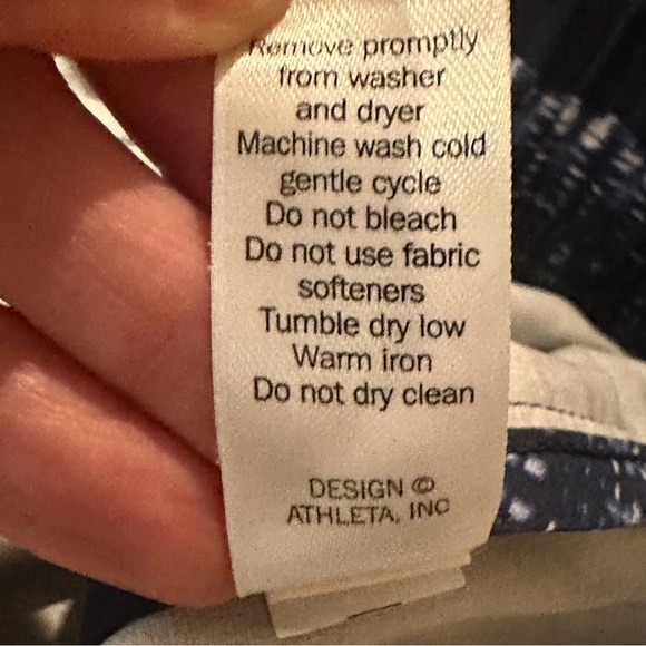 Athleta Ikat Stripe Sway Shorts 3" Blue Zip Pockets 213026 Women's Size Small - Picture 6 of 7